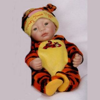 ASHTON DRAKE   DROWSY TIME TIGGER   REAL TOUCH VINYL   10   03 