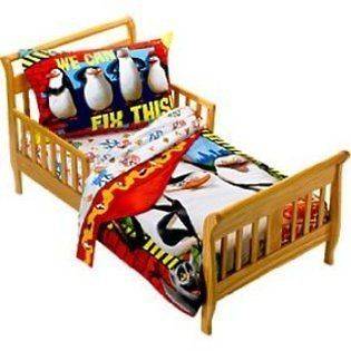   The Penguins of Madagascar by Dreamworks Toddler Bed Set Bedding