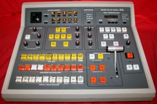 GRASS VALLEY GROUP 100N VIDEO MIXER/SWITCHER CONTROL PANEL S/N 0184