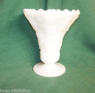 VINTAGE MILK GLASS 6 FOOTED FLARED VASE with SCALLOPED EDGE by ANCHOR 