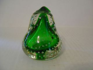 VINTAGE GREEN AND CLEAR CRYSTAL GLASS PEAR PAPERWEIGHT WITH BUBBLES