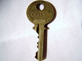 Vintage Antique YALE & TOWNE MFG CO Security PADLOCK Lock KEY