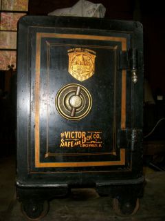 ANTIQUE VICTOR SAFE AND LOCK COMPANY FLOOR SAFE 21 TALL