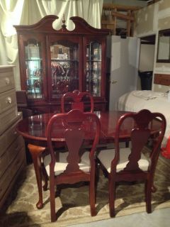 PC CHERRY DINING ROOM SET MADE IN USA 6 CHAIRS, 1 LEAF, BUFFET 