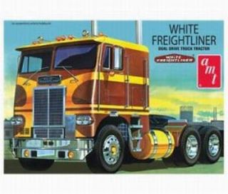 AMT WHITE FREIGHTLINER DUAL DRIVE CABOVER TRACTOR 1/25 SCALE MODEL KIT