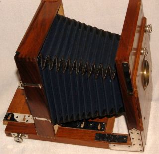   Leipzig glass plate camera in collectible condition circa 1885
