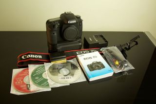 Canon EOS 7D 18.0 MP Digital SLR Camera + Vello battery grip  Black 