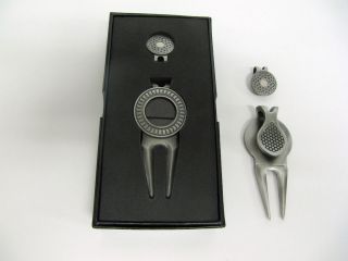 GOLF DIVOT GREENS REPAIR TOOL WITH HAT CLIP AND BALL MARKER