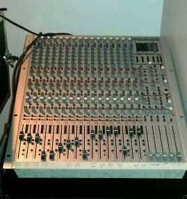 Behringer MX3242 16 channel mixer
