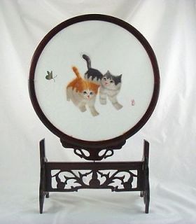   Chinese Double Sided Silk Handmade Su Embroidered Cat Art Frame Stand