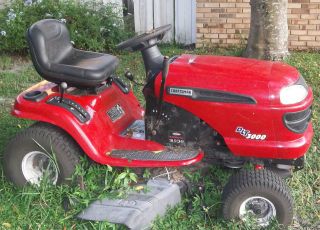 Craftsman Riding Mower ~ Lawn Tractor ~ DLT 300 ~ Great Condition ~