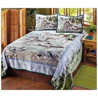   HUNTER WOLVES GAZING FORWARD QUEEN/KING SIZE 3 PC BLANKET BED SET NEW