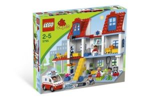 BRAND NEW* Lego Duplo 5795 BIG CITY HOSPITAL *DENTED BOX*