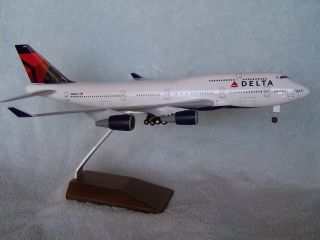 DELTA AIRLINES BOEING 747   400 DESK MODEL SKYMARKS EXECUTIVE