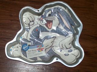 bugs bunny cake pan in Collectibles