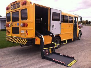 School Bus 2003 IC Wheelchair lift equip with A/C (16 pass + 2 WC)