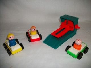 FISHER PRICE LITTLE PEOPLE PLAY ACTION GARAGE WORKING CAR LIFT & CARS 