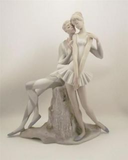 Lladro Porcelain Idyl Harlequin Ballet Figurine #1017 ()