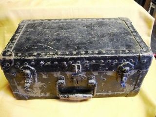 1945 MILITARY BARBER TRUNK WITH LABEL RARE