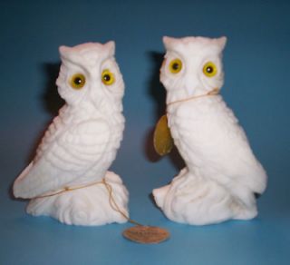 White Owl Pair Yellow Eyes 5 Figurines   Alabaster Alabastrite Italy