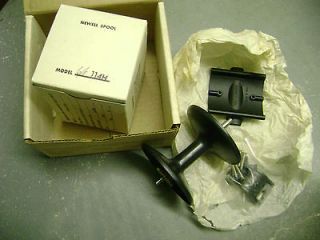 PENN 114H 6/0 CARL NEWELL SPOOL, STAND, AND ROD CLAMP NOS