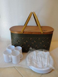 vintage picnic baskets in Collectibles