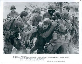 1986 Scene From War Movie Platoon Actors Charlie Sheen Willem Dafoe 