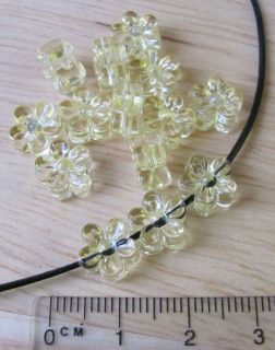 60 transparent acrylic plastic flower beads 9mm chunky daisy cute 