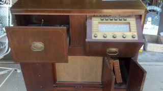 Beautiful Vintage Crosley Radio and Phonograph Console