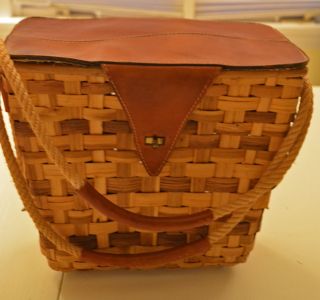 FUN VINTAGE 1960’S BASKET PURSE TOTE BAG WITH LEATHER ACCENTS B31