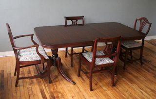   Wood Duncan Phyfe Style Victorian Dining Room Set w/Leaf & 4 chairs
