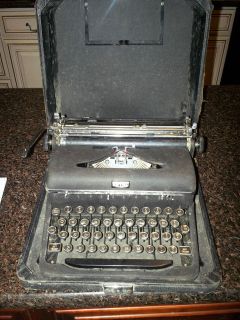 Vintage Antique ROYAL Typewriter, Portable