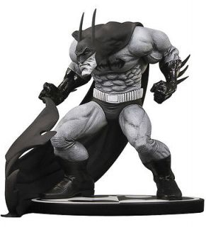 BATMAN THE DARK KNIGHT BLACK & WHITE STATUE SAM KIETH DC DIRECT COMICS 