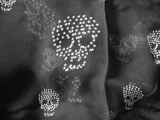 Alexander Mcqueen white dots print skulls black silk scarf 100% 