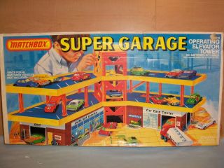 Rare Matchbox Diecast Vehicle Toy Super Garage with Operating Elevator 
