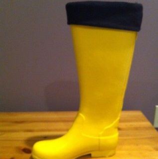 Crew Yellow (Rain Boots) Wellies With Black Socks Size 7