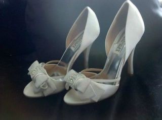 Badgley Mischka babette size 8 white wedding evening shoes high heel 
