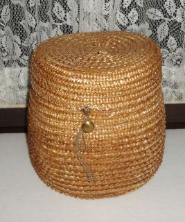 VINTAGE ANTIQUE BUCKET BEEHIVE WOVEN SAW TOOTH STRAW BASKET PURSE 