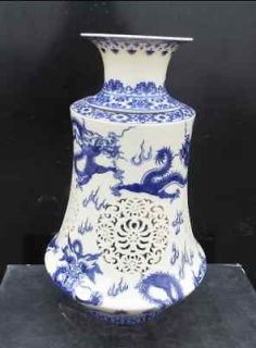 Old years of blue and white porcelain dragon 鳯 LvKong double vase 