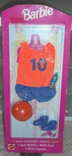 1997 MIP Barbie   Sports Fashions   Basketball and Gatorade bottle