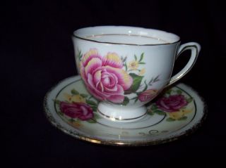 VINTAGE COLCLOUGH CUP&SAUCER BONE CHINA MADE IN ENGLAND FLORAL PAT 