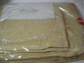 Sferra Olympia Gold Jacquard Matelasse Queen Blanket Cover Coverlet 