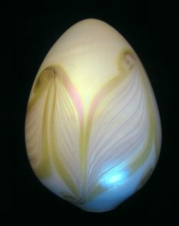 Vandermark 1981   Pulled Feathers Iridescent Large Art Glass Egg