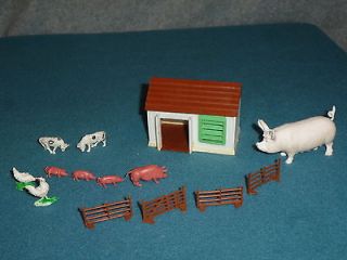 TOY FARM ANIMALS AND SMALL BARN SHED CHICKEN COOP COWS PIGS CHICKEN 