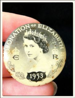 ENGLAND QUEEN ELIZABETH II ~ 1953 CORONATION SOUVENIR PIN BROOCH 