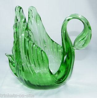 Beautiful Vintage Green ART GLASS SWAN Bowl