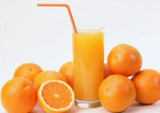 Suco de laranja uma ótima fonte de vitamina C.