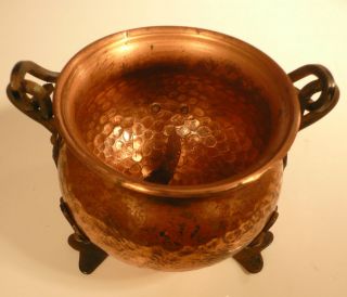 Vintage Hammered COPPER POT Wrought Iron Handle w/3 Iron Feet, Made in 