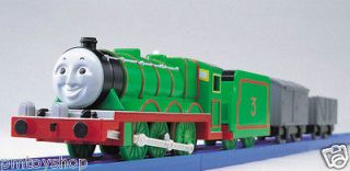TRACKMASTER Tomy Thomas & Friends MOTORIZED HENRY WITH 2 CARRY CAR