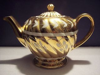 gold with cream flower teapot sadler england 
